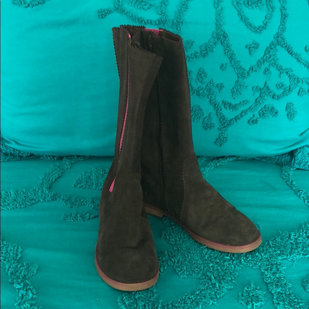 Boots - Picture 3 of 6